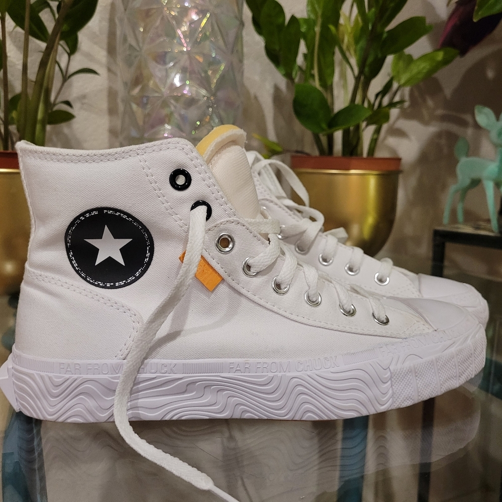 Converse Chuck Taylor high tops 8 10